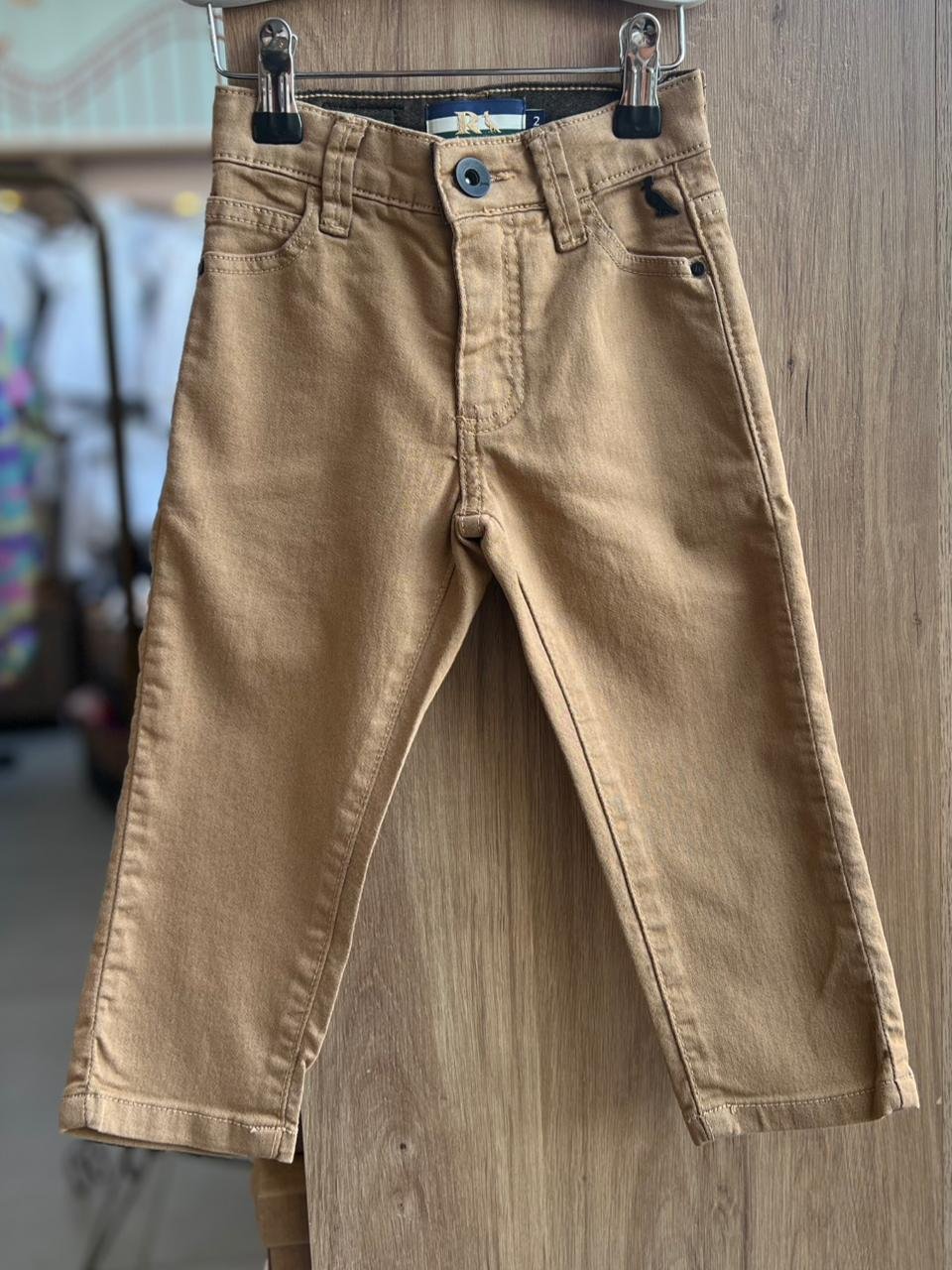 CALÇA JEANS COM AJUSTE INTERNO BOLSOS ZÍPER E BOTÃO MENINO RESERVA MINI - CARAMELO