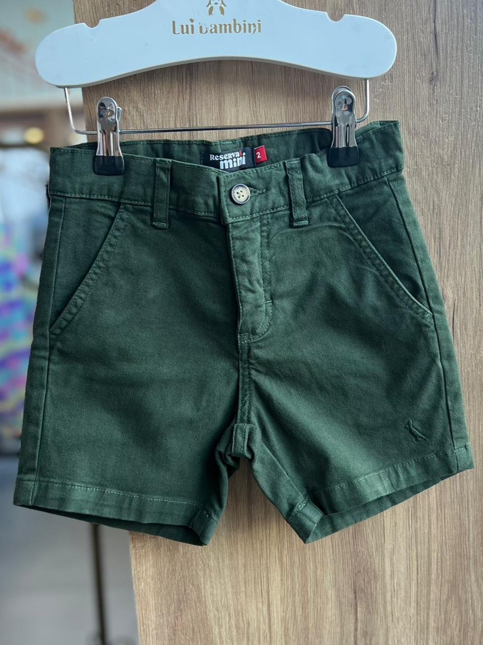 BERMUDA MINI SARJA ALFAIATARIA MINIMALISTA PICA PAU BORDADO MENINO RESERVA MINI - VERDE