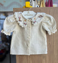 CAMISA MANGA CURTA BUFANTE GOLA BORDADO BOTA CHAPEU FLOR BABADO FESTA JUNINA MENINA BARBARA KIDS - BEGE