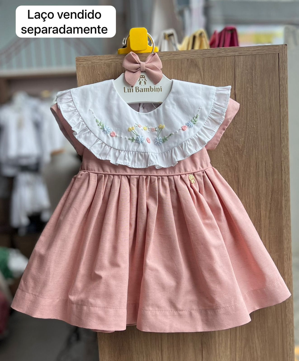 VESTIDO MANGA CURTA GOLA PALA LINHO BORDADO TRICO FLORES MENINA LUI BAMBNI - ROSA