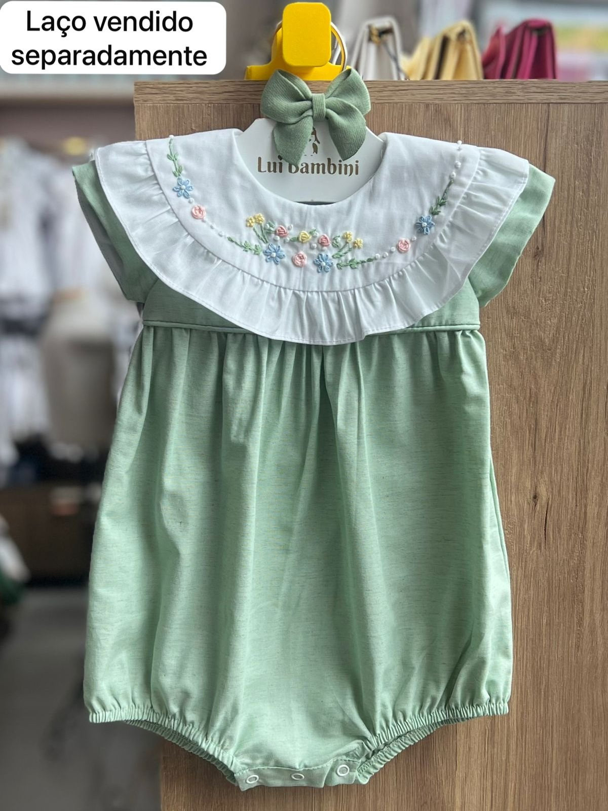 ROMPER PIMPÃO MANGA CURTA GOLA PALA LINHO FLORES BORDADAS MENINA LUI BAMBINI - VERDE