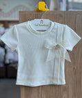BLUSA MANGA CURTA CANELADA LAÇO PINGENTE STRASS MENINA GABRIELA AQUARELA - OFF