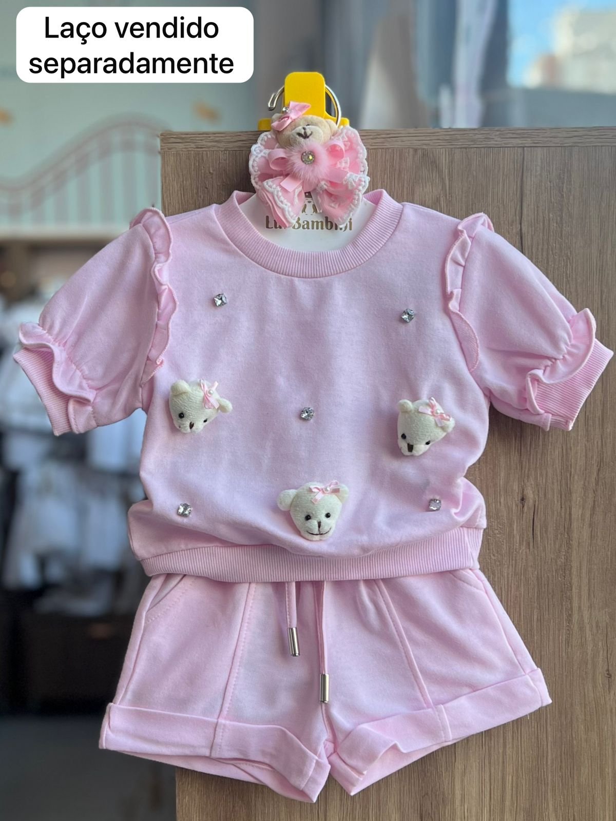 CONJUNTO BLUSA MANGA CURTA MOLETOM COMFY PEDRAS URSOS BABADO E SHORT MENINA GABRIELA AQUARELA - ROSA