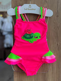 MAIÔ ALÇA ENTRELAÇADO COSTA TRANÇA TARTARUGA CARANQUEIJO PROTEÇÃO UV50+ MENINA SIRI - ROSA NEON