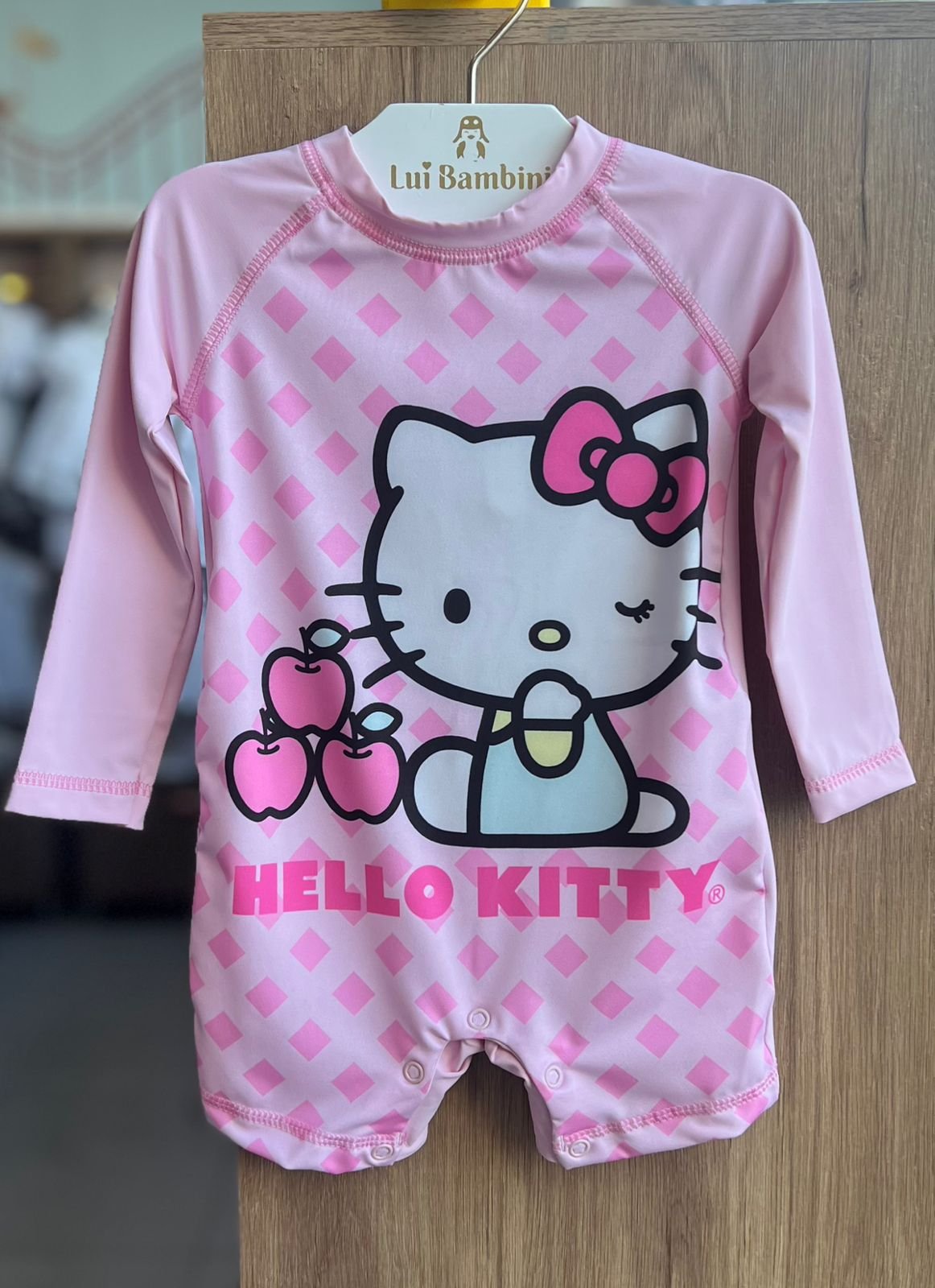 MACACÃO MACAQUINHO MANGA LONGA HELLO KITTY CEREJAS PROTEÇÃO UV50+ MENINA TIP TOP - ROSA