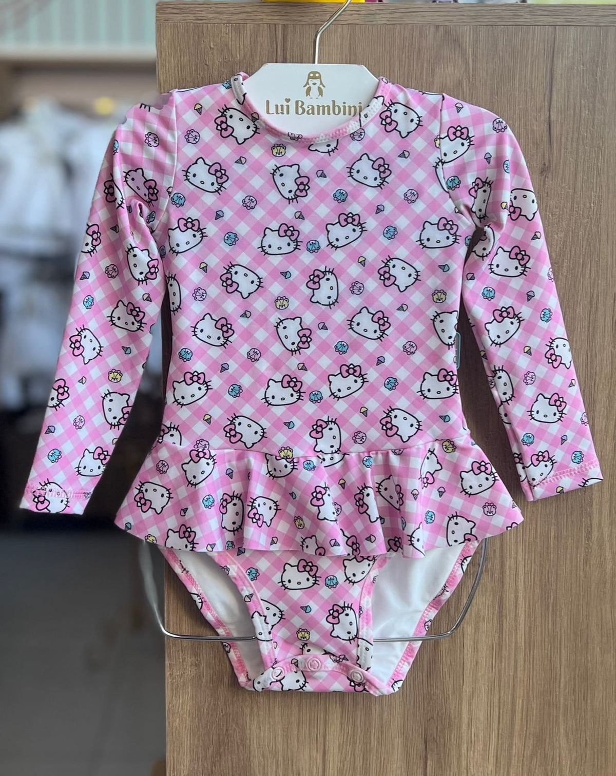 MAIÔ BODY MANGA LONGA HELLO KITTY BABADO SAIA AMARRAÇÃO PROTEÇÃO UV50+ MENINA TIP TOP - ROSA