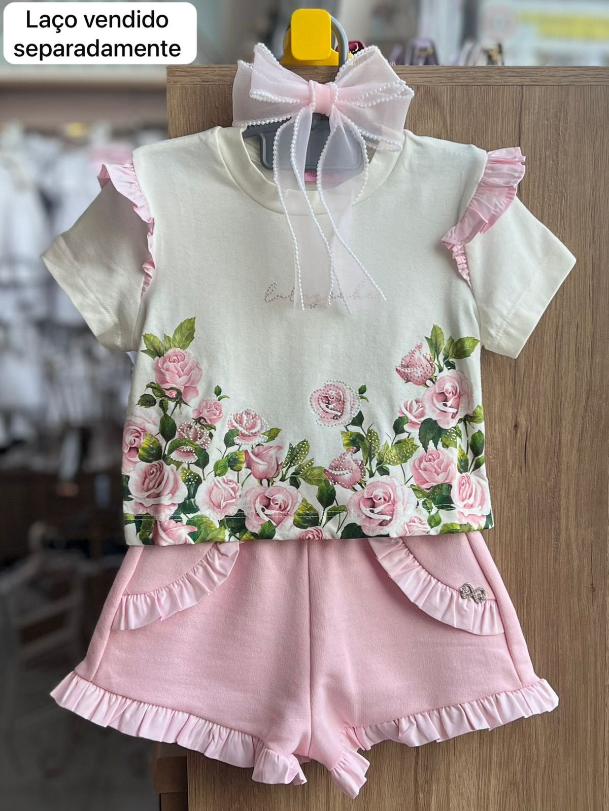CONJUNTO BLUSA MANGA CURTA STRASS FLOR BABADOS E SHORT MENINA LULUZINHA - OFF/ROSA