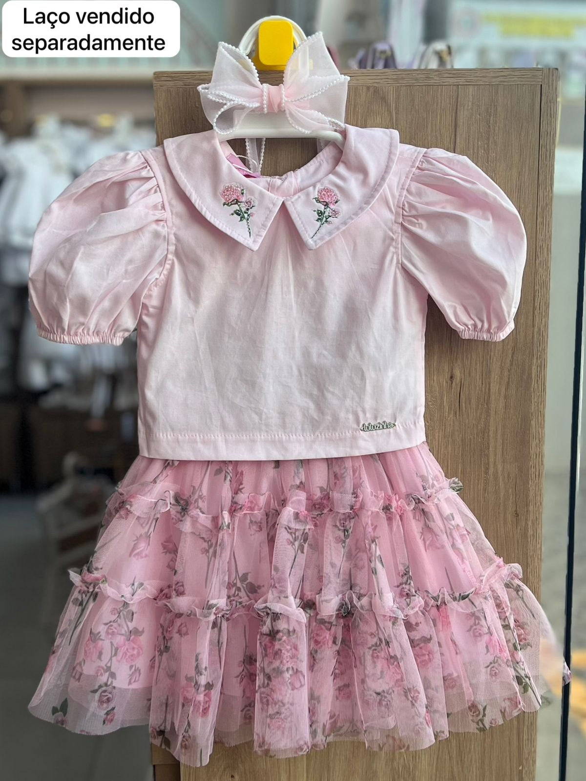 CONJUNTO BLUSA MANGA CURTA BUFANTE FLOR GOLA STRASS E SAIA TULE FLOR MENINA LULUZINHA - ROSA
