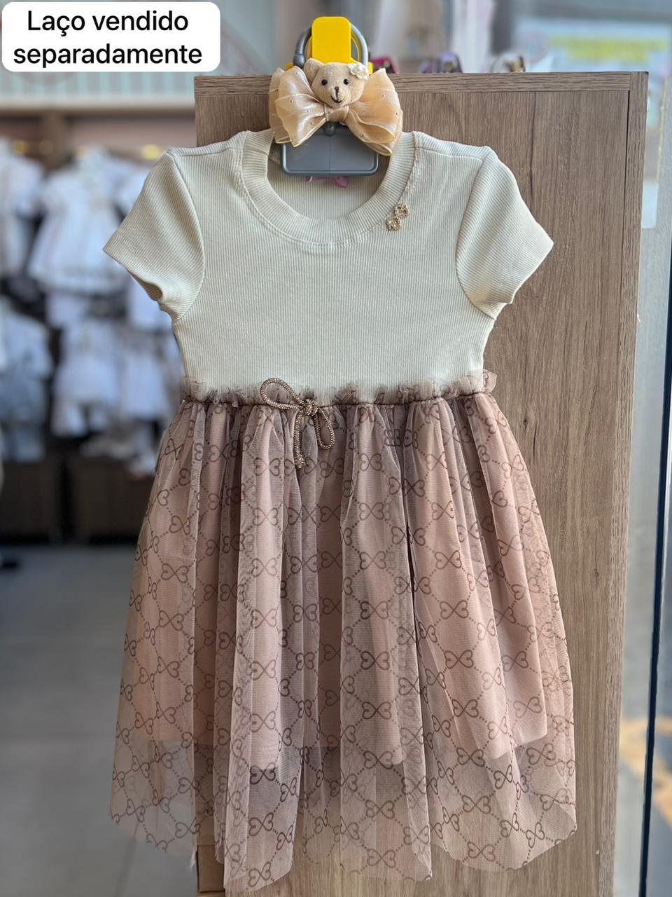VESTIDO MANGA CURTA CANELADO LAÇO STRASS RODADO TULE MENINA LULUZINHA - BEGE