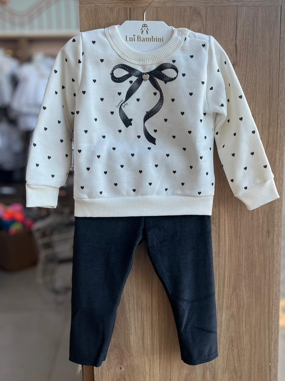 CONJUNTO BLUSÃO MANGA LONGA CORAÇÕES LAÇO E CALÇA LEGGING COTELÊ MENINA INFANTI - BRANCO/PRETO