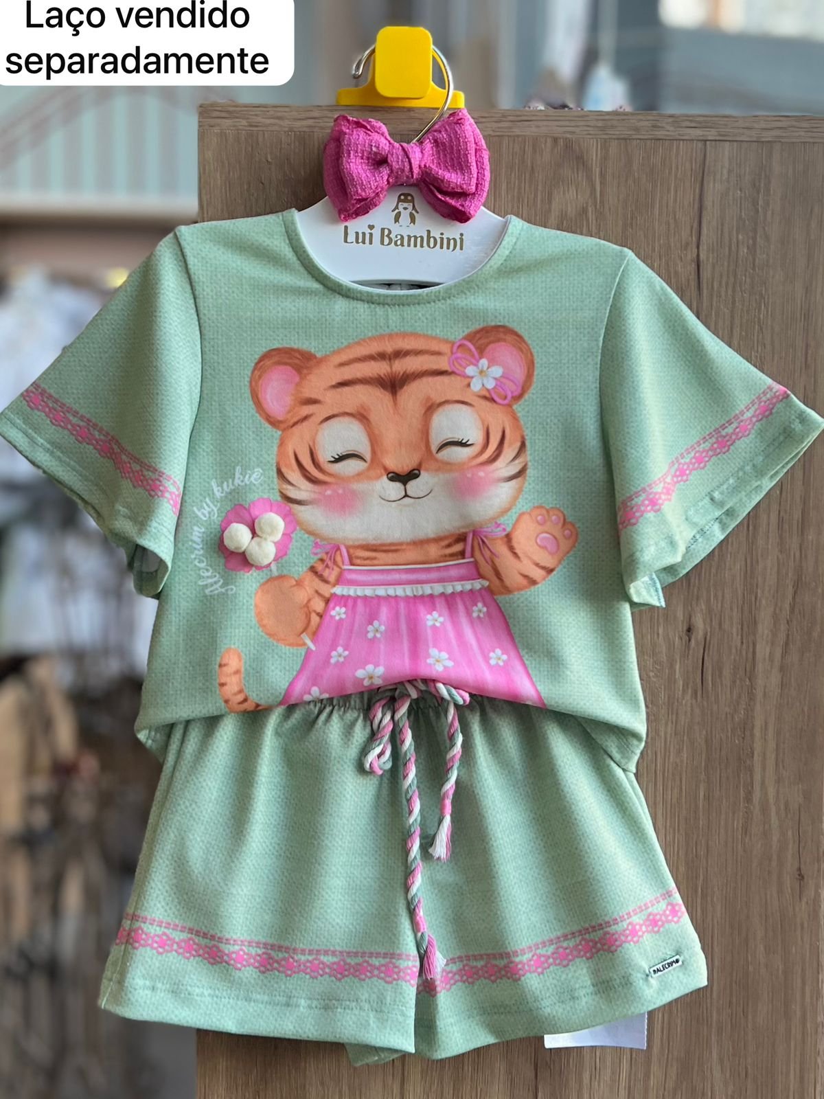 CONJUNTO BLUSA MANGA CURTA TIGRE FLOR E SHORT MENINA KUKIÊ - VERDE