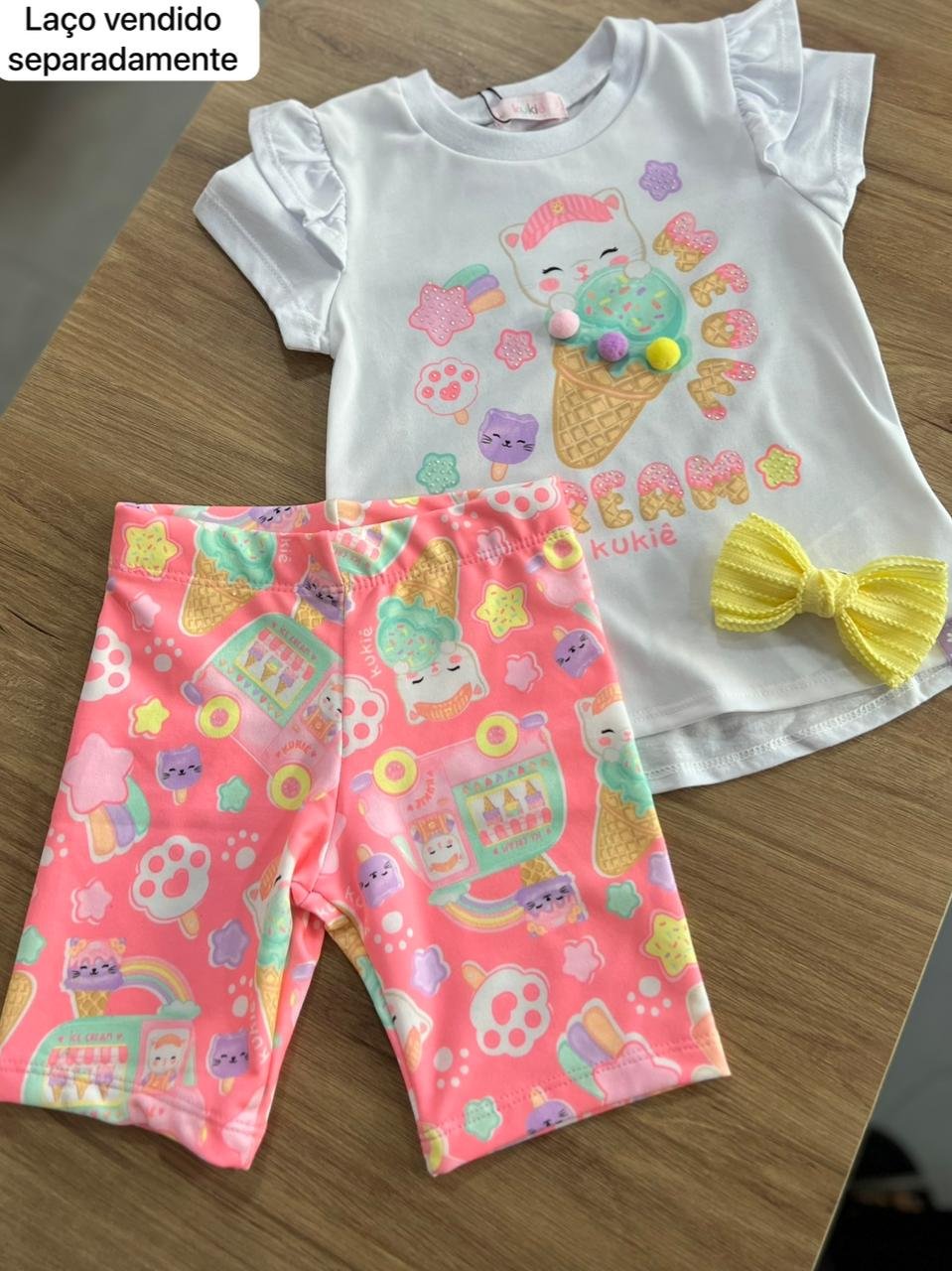 CONJUNTO BLUSA MANGA CURTA BABADO GATINHA ICE CREAM SORVETE E SHORT LEGGING MENINA KUKIÊ - BRANCO/ROSA