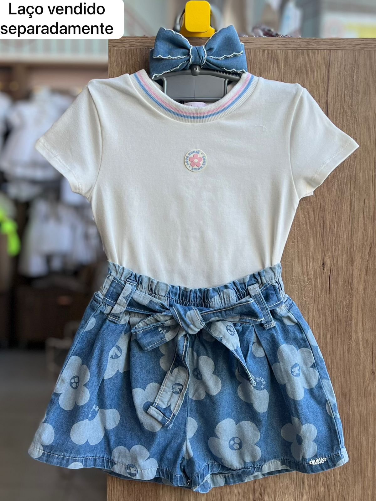 CONJUNTO BLUSA MANGA CURTA FLOR E SHORT JEANS FLOR MENINA KUKIÊ - OFF/JEANS