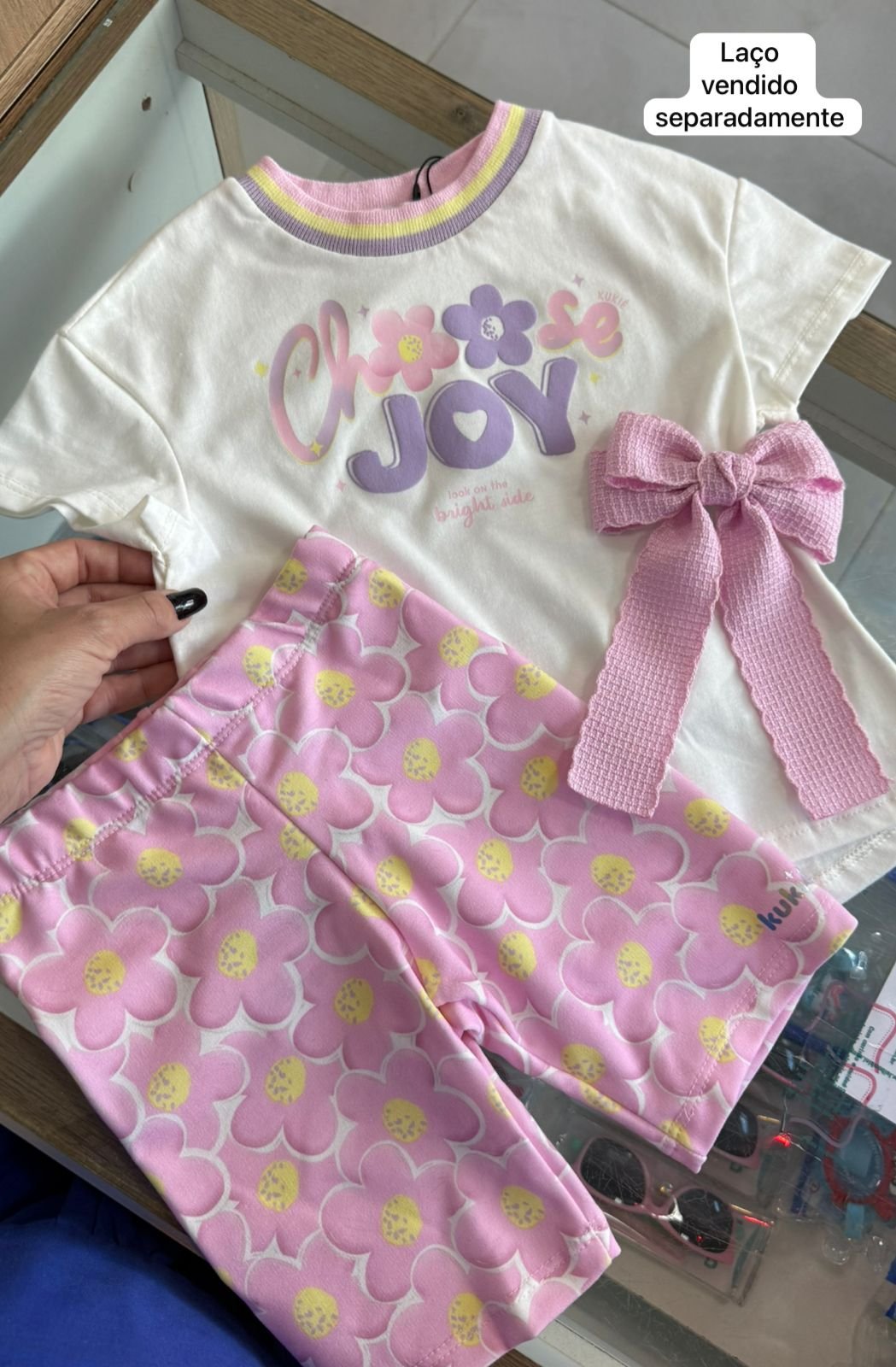 CONJUNTO CAMISETA MANGA CURTA JOY FLORES E SHORT LEGGING MENINA KUKIÊ - OFF/ROSA