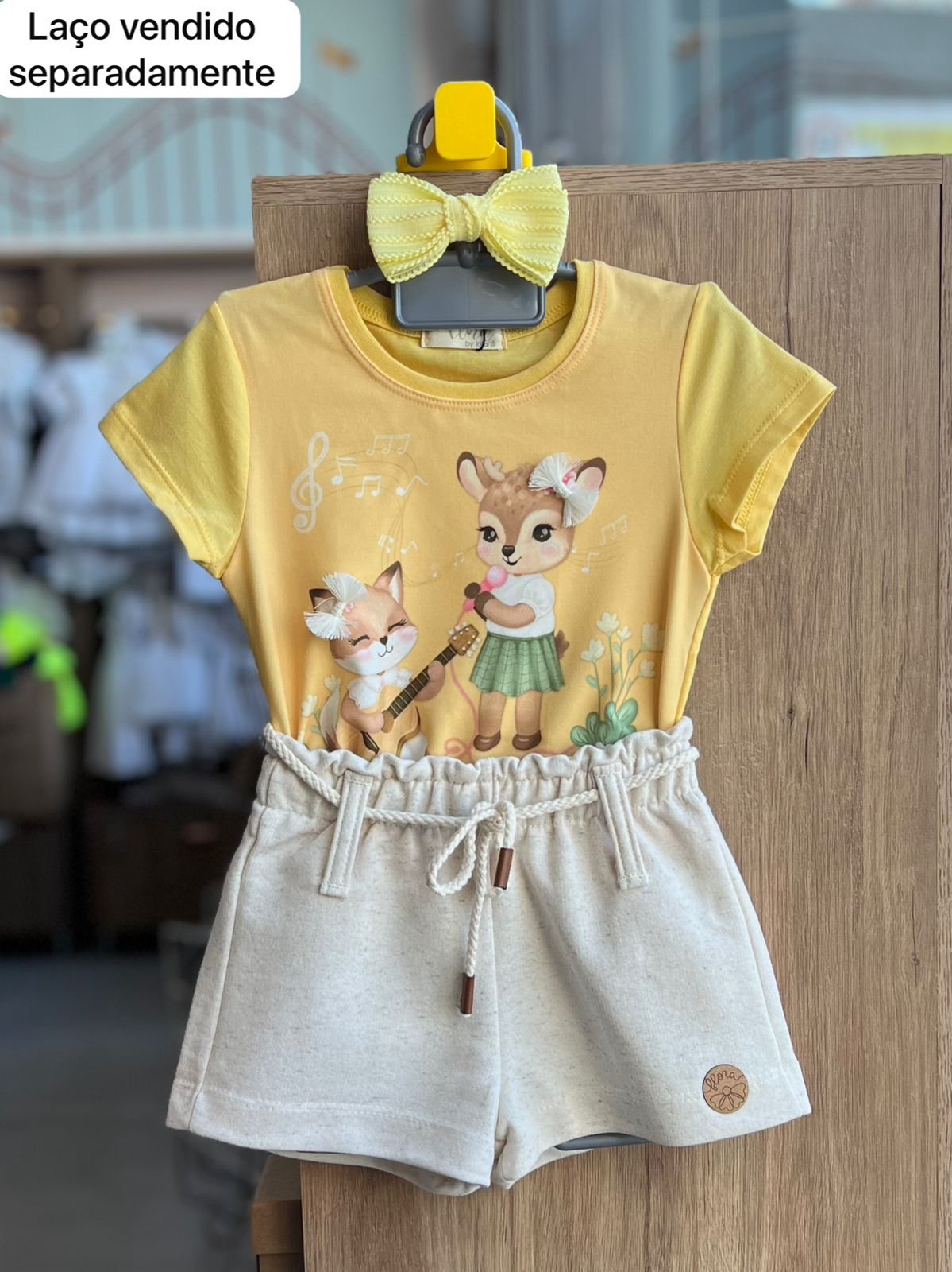 CONJUNTO BLUSA MANGA CURTA BICHINHOS MÚSICO E SHORT MOLETOM MENINA INFANTI - AMARELO/BEGE