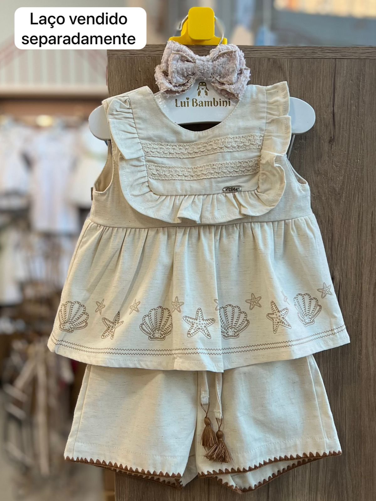 CONJUNTO BLUSA BATA BABADO CONCHAS FUNDO DO MAR E SHORT EM LINHO MENINA INFANTI - BEGE