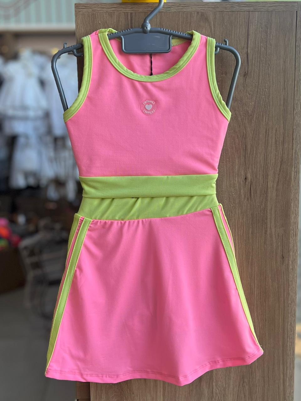 CONJUNTO BLUSA REGATA FITNESS PROTEÇÃO UV50+ E SHORT SAIA MENINA INFANTI - ROSA