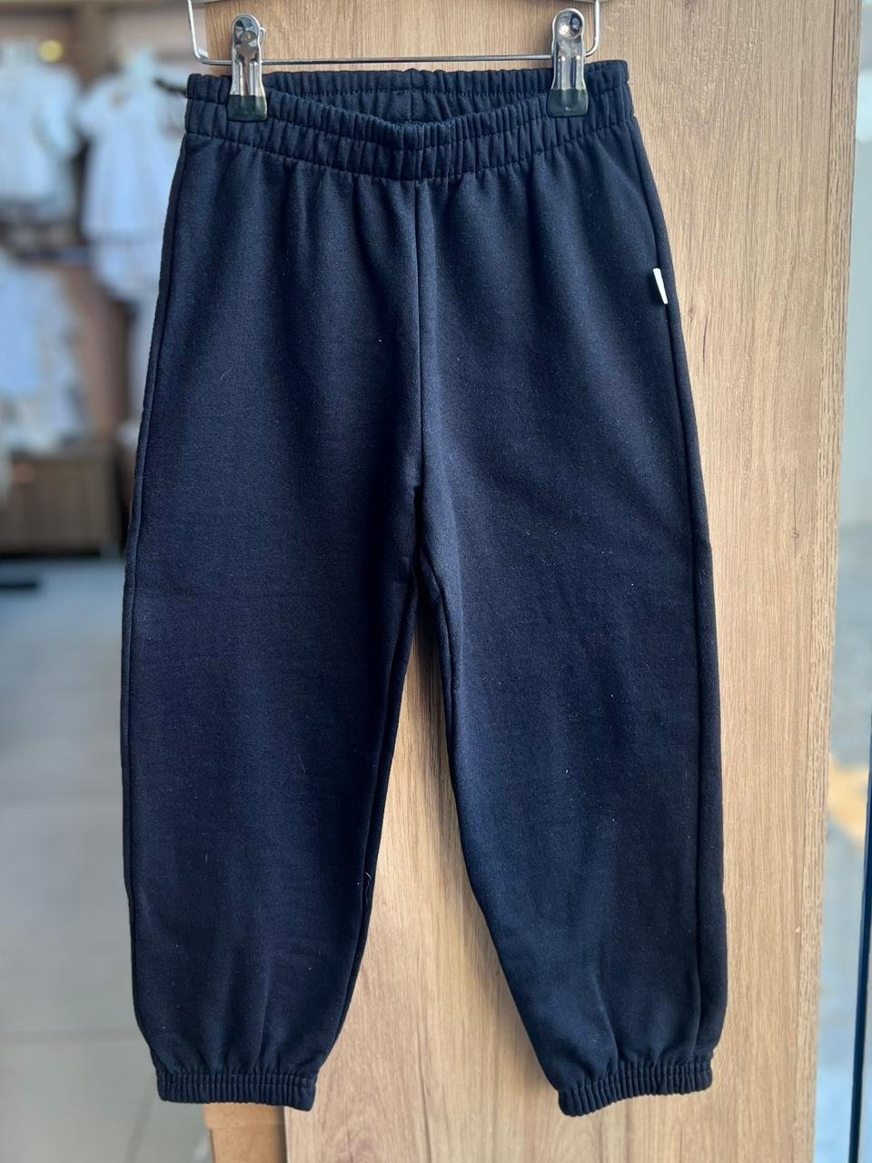 CALÇA MOLETOM ELÁSTICO CÓS BÁSICO LISO MENINO ELIAN - PRETO
