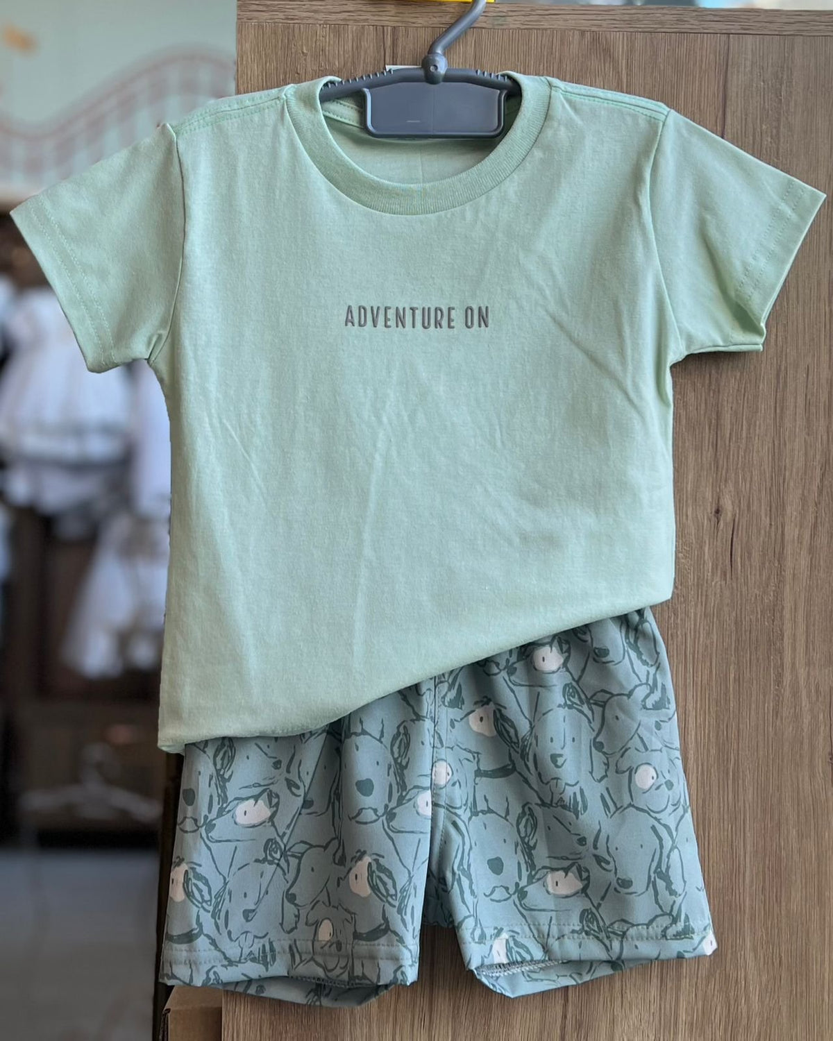 CONJUNTO CAMISETA MANGA CURTA ADVENTURE ON E SHORT NYLON BICHINHOS MENINO PULLA BULLA - VERDE
