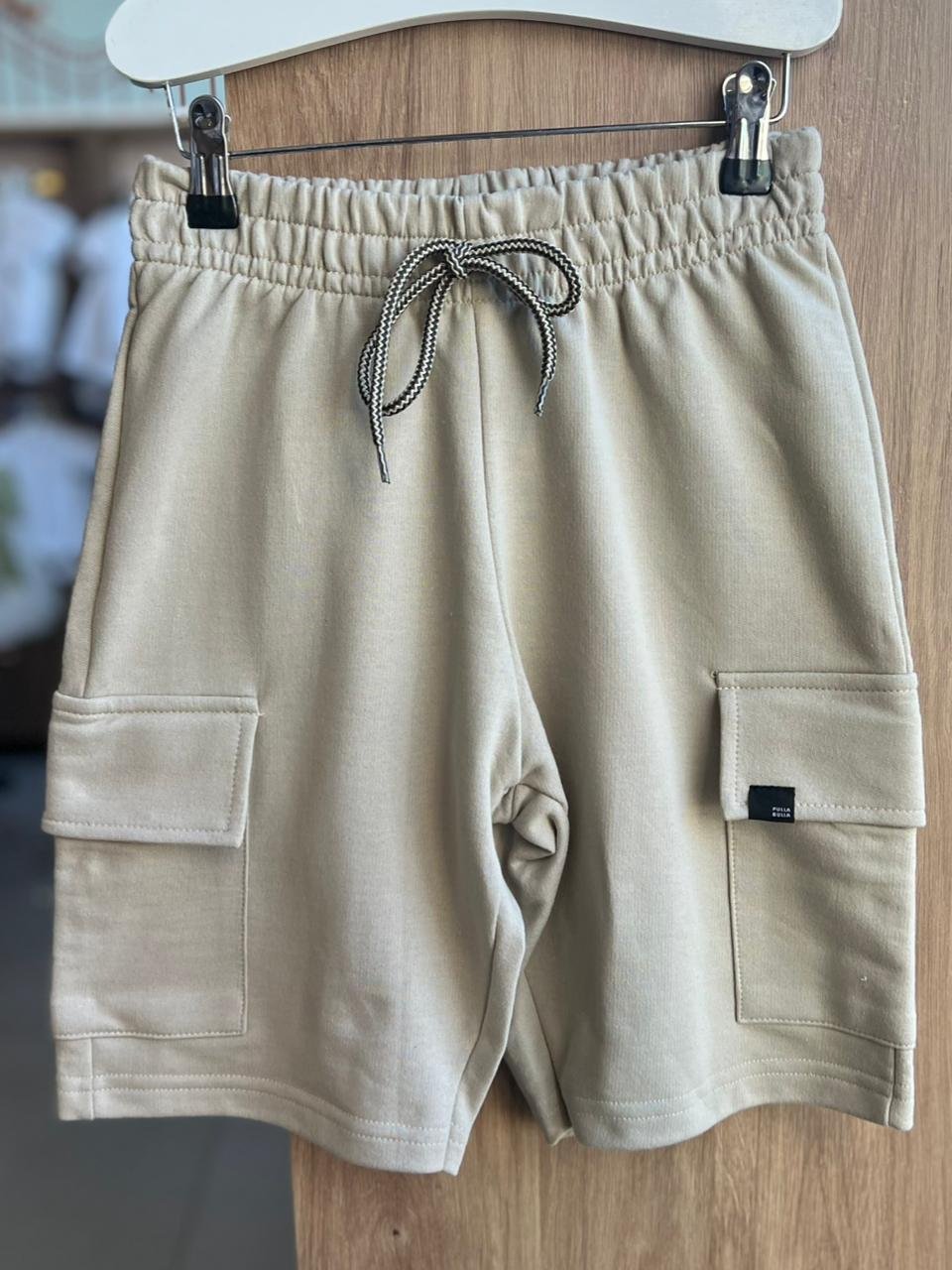 BERMUDA MOLETOM BOLSO CARGO LISA COM CORDÃO BÁSICO MENINO PULLA BULLA - BEGE