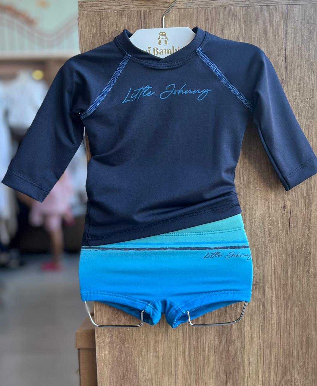 CONJUNTO CAMISETA MANGA LONGA PRAIA LITTLE E SUNGA PROTEÇÃO UV50+ MENINO JOHNNY FOX - MARINHO