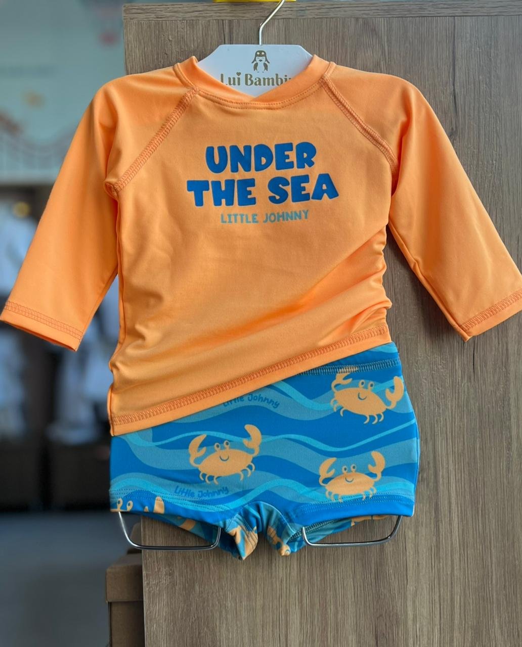 CONJUNTO CAMISETA MANGA LONGA UNDER THE SEA LITTLE E SUNGA PROTEÇÃO UV50+ MENINO JOHNNY FOX - LARANJA/AZUL