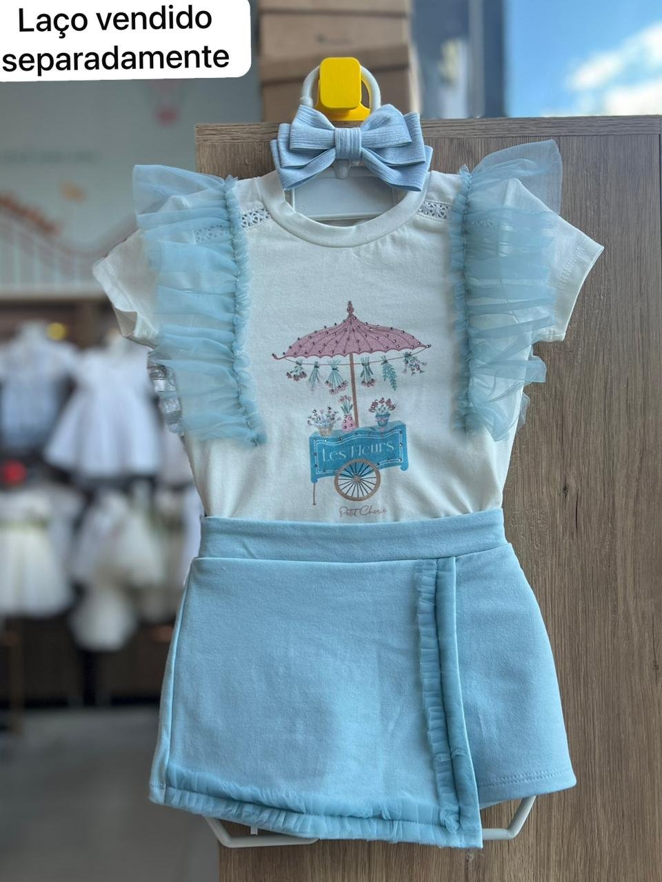 CONJUNTO BLUSA MANGA CURTA BABADO TULE CARRINHO SORVETE STRASS E SHORT SAIA MENINA PETIT CHERIE - OFF/AZUL