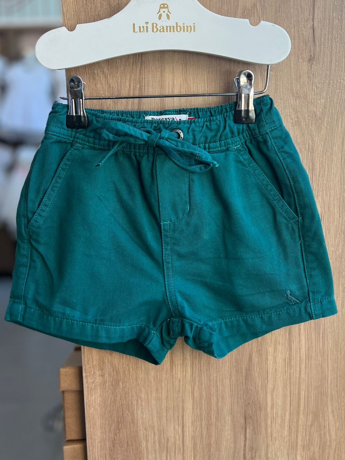 SHORT SARJA BOLSO FACA ELÁSTICO CORDÃO MINIMALISTA PICA PAU BORDADO MENINO RESERVA MINI - VERDE ESCURO
