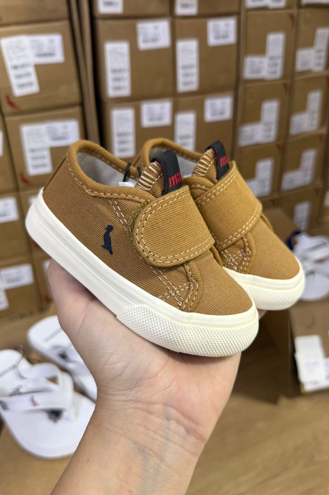 TÊNIS VELCRO MINIMALISTA PICA PAU MENINO RESERVA MINI - CARAMELO