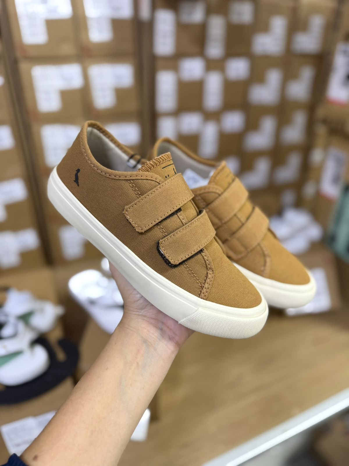 TÊNIS VELCRO DUPLO PICA PAU MINIMALISTA MENINO RESERVA MINI - CARAMELO