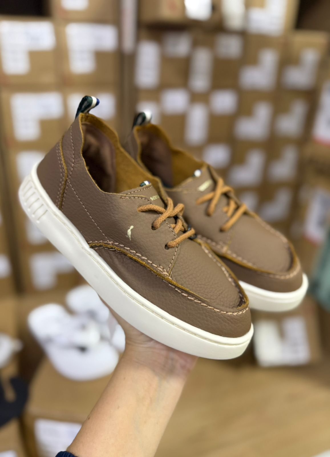 TÊNIS MOCASSIM CADARÇO FIXO COURO HUNTER MINIMALISTA PICA PAU MENINO RESERVA MINI - CARAMELO