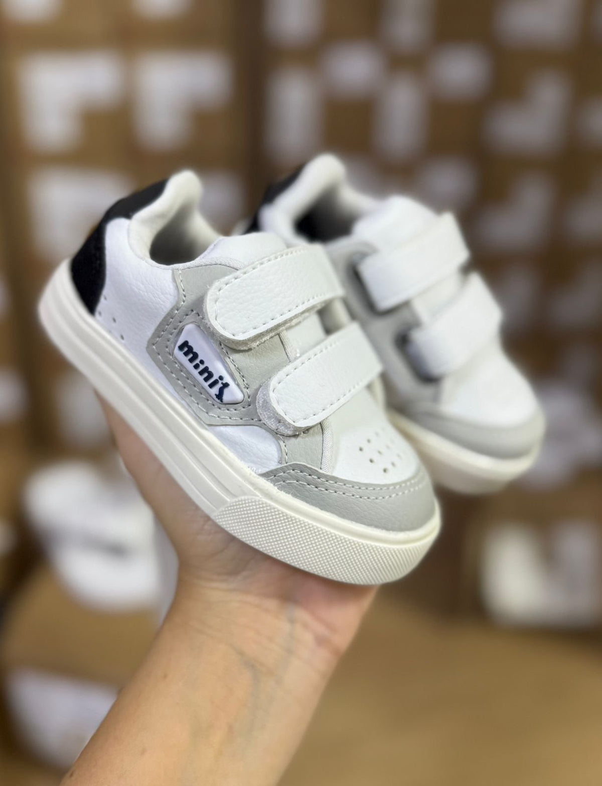 TÊNIS VELCRO DUPLO FUROS MENINO RESERVA MINI - BRANCO