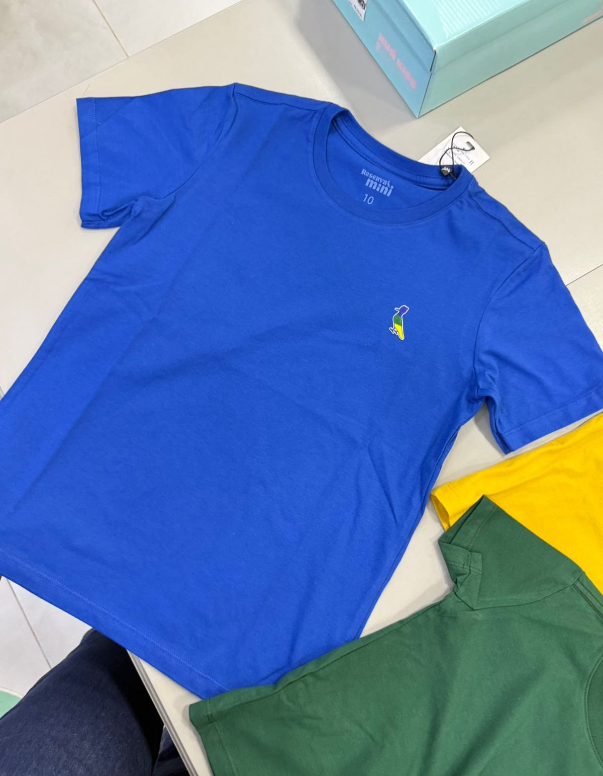 CAMISETA MANGA CURTA PATCH MINIMALISTA PICA PAU BRASIL COPA DO MUNDO FUTEBOL MENINO RESERVA MINI - AZUL