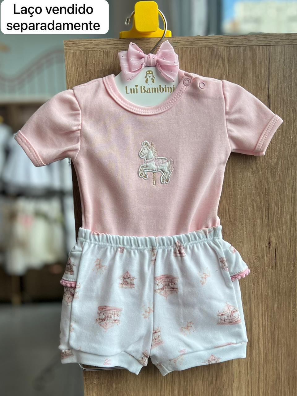 CONJUNTO BODY MANGA CURTA EGYP CAVALO CARROSSEL BORDADO E SHORT BABADO MENINA MINI BEAR - ROSA/BRANCO