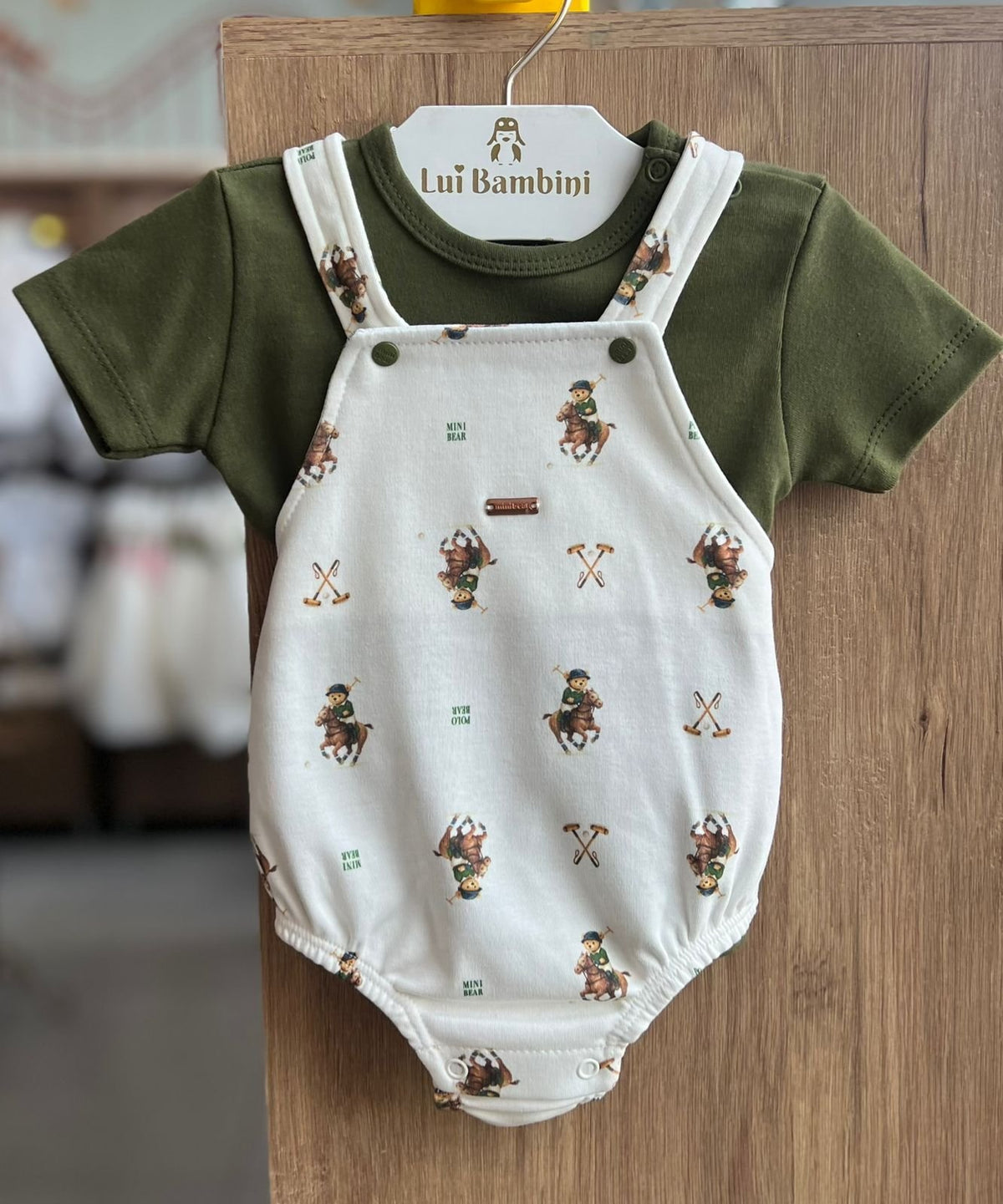 CONJUNTO CAMISETA MANGA CURTA E ROMPER ALÇA URSO JOQUEI MENINO MINI BEAR - OFF/VERDE