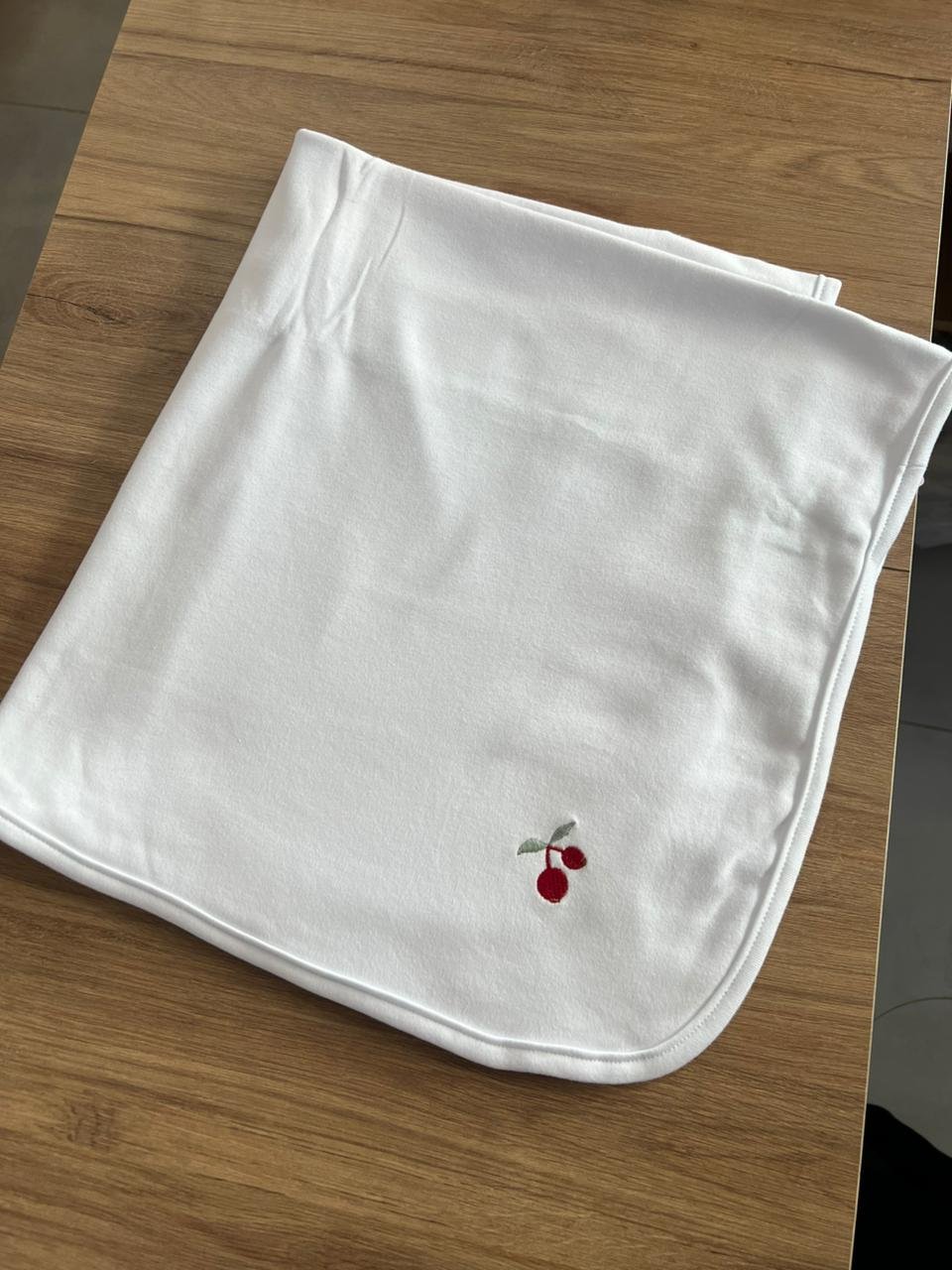 MANTA FORRADA BORDADO CEREJA SAÍDA MATERNIDADE MENINA MINI BEAR - BRANCO