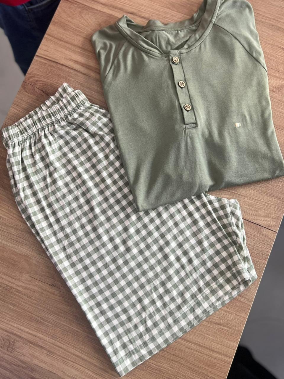 CONJUNTO PIJAMA CAMISETA MANGA CURTA MINIMALISTA BANDEIRA E BERMUDA XADREZ PAI E FILHO MENINO GROW UP - VERDE