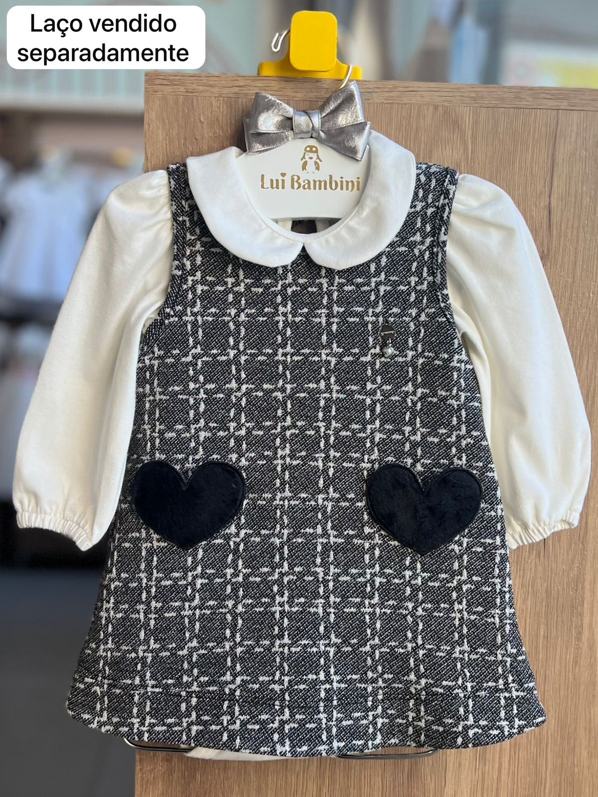 CONJUNTO BODY MANGA LONGA BÁSICA E SALOPETE PINGENTE CORAÇÃO MENINO GROW UP - PRETO/OFF