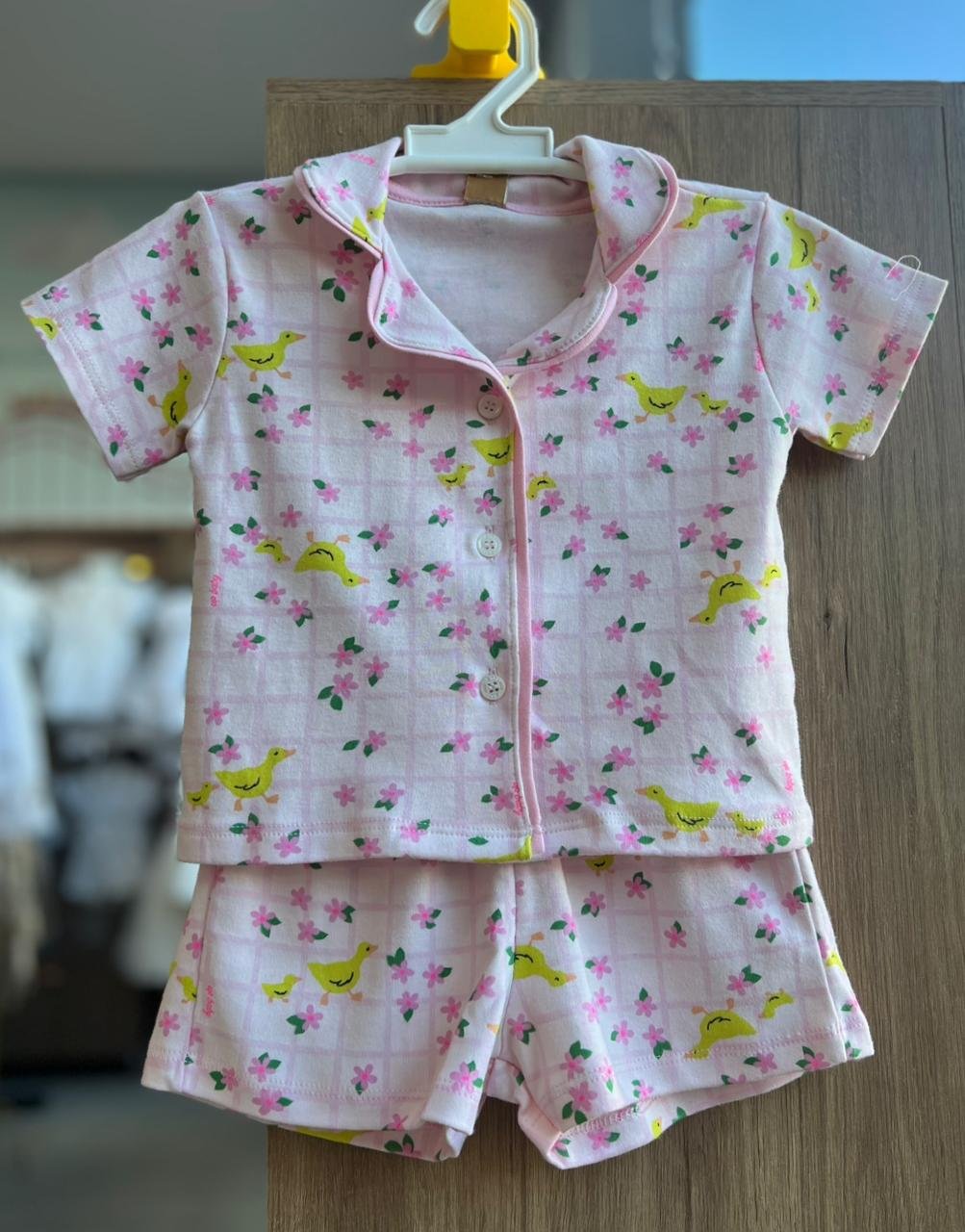 CONJUNTO PIJAMA MANGA CURTA PATINHOS FLORES XADREZ E SHORT MENINA UP BABY - ROSA