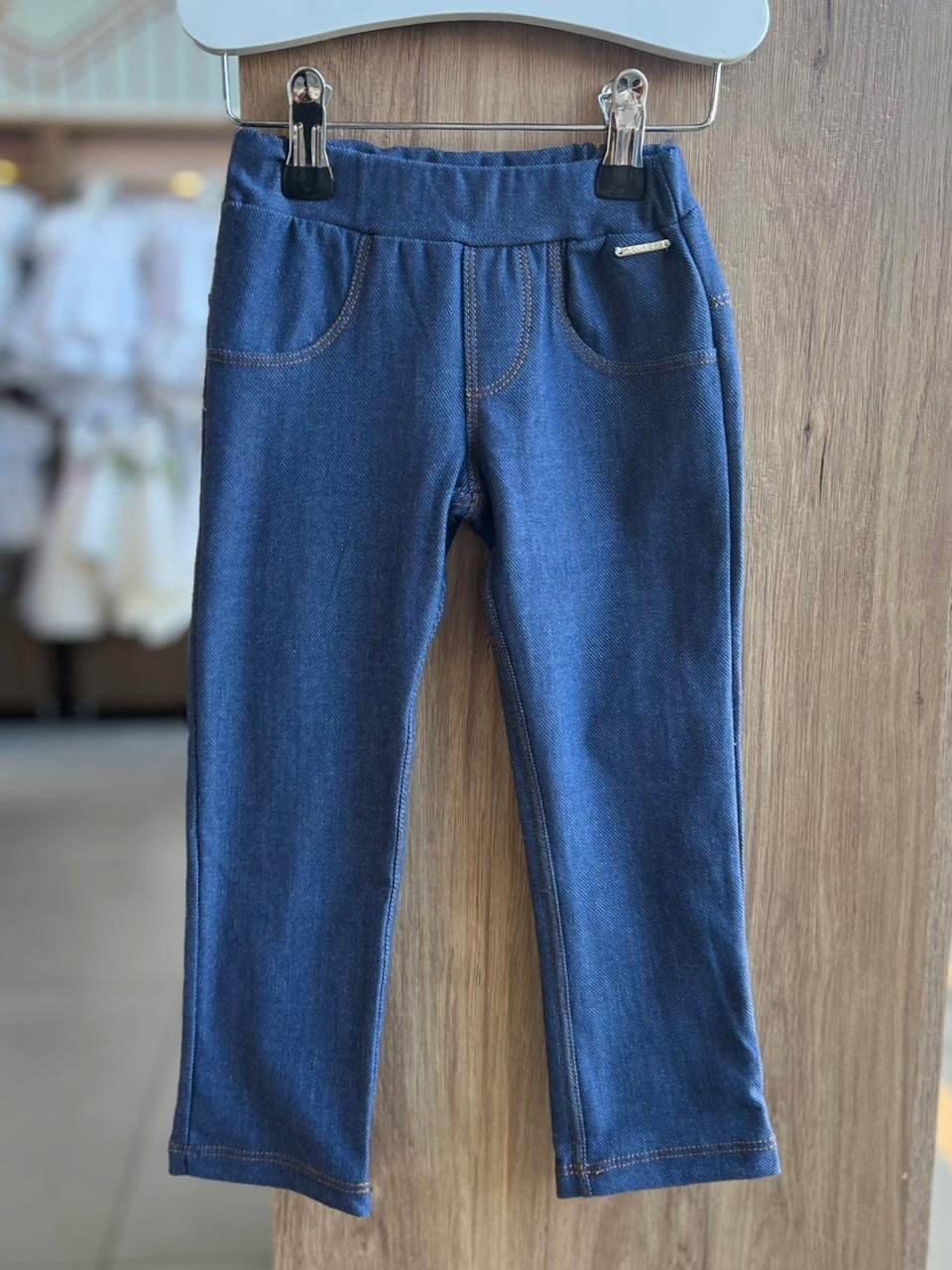 CALÇA LEGGING JEANS BOLSO DECORATIVO ELÁSTICO CÓS PINGENTE MENINA QUIMBY - JEANS