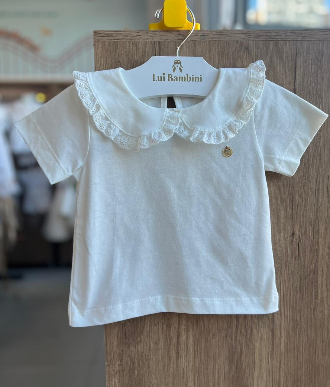 BLUSA MANGA CURTA GOLA BABADO RENDA PINGENTE MINIMALISTA MENINA UP BABY - OFF