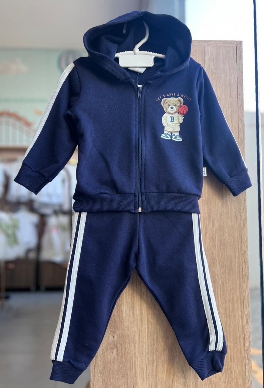 CONJUNTO MOLETOM BLUSÃO MANGA LONGA COM CAPUZ ZIPER URSO BASQUETE ESPORTE E CALÇA MENINO BRINCAR É ARTE - MARINHO