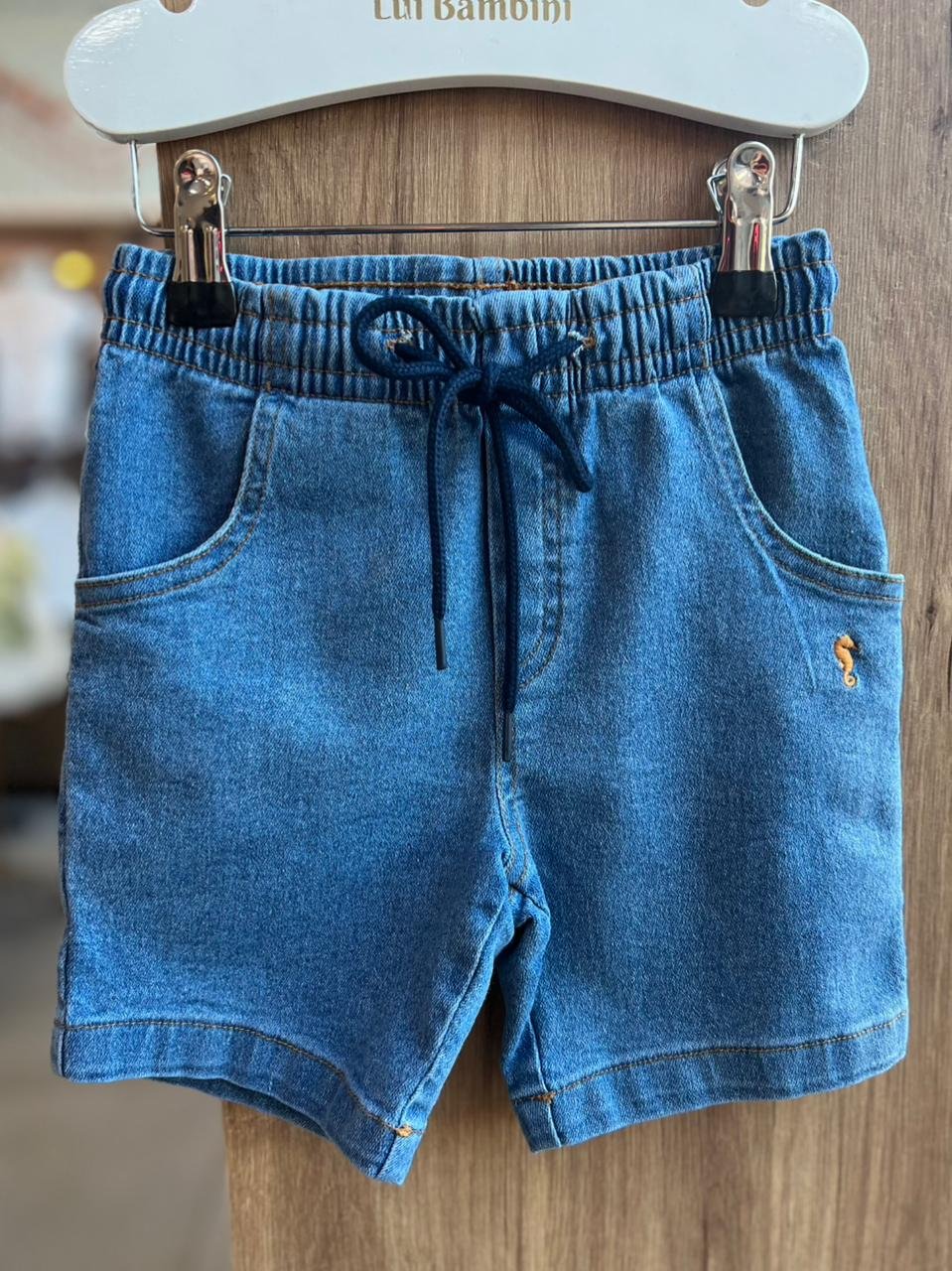 BERMUDA JEANS CORDÃO ELÁSTICO CÓS CAVALO MARINHO BORDADO BOLSOS MENINO ONDA MARINHA - JEANS