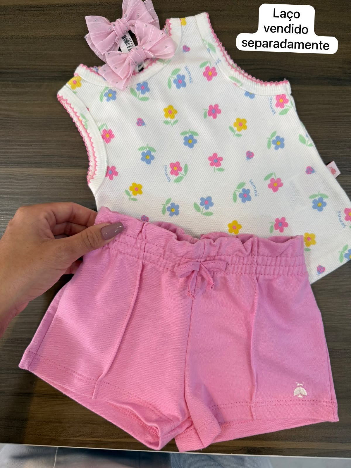 CONJUNTO BLUSA REGATA CANELADA FLORAL BORDADA E SHORT MOLETOM MENINA SOMNII - CREME/ROSA