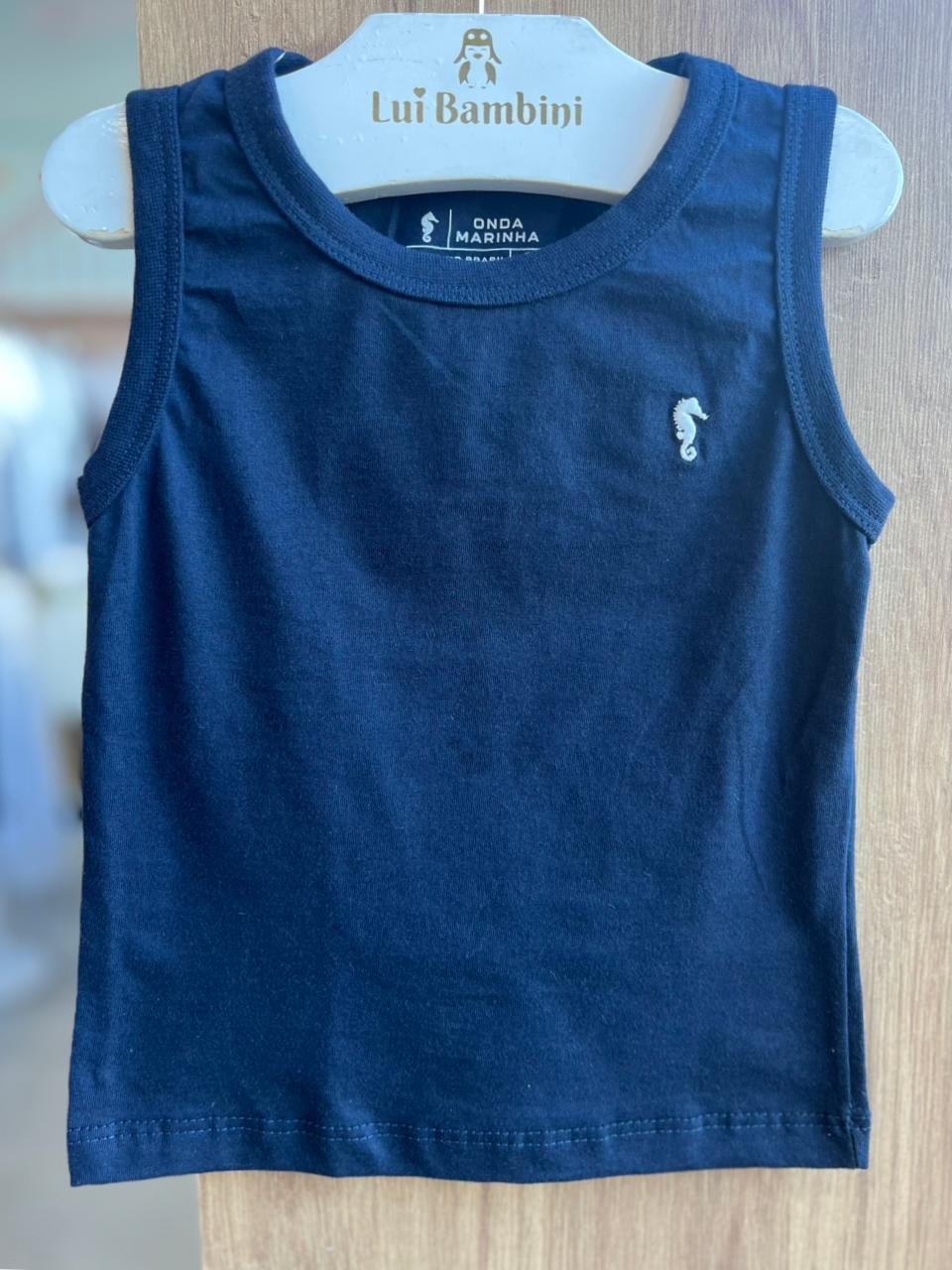 CAMISETA REGATA BÁSICA LISA CAVALO MARINHO BORDADO MENINO ONDA MARINHA - MARINHO