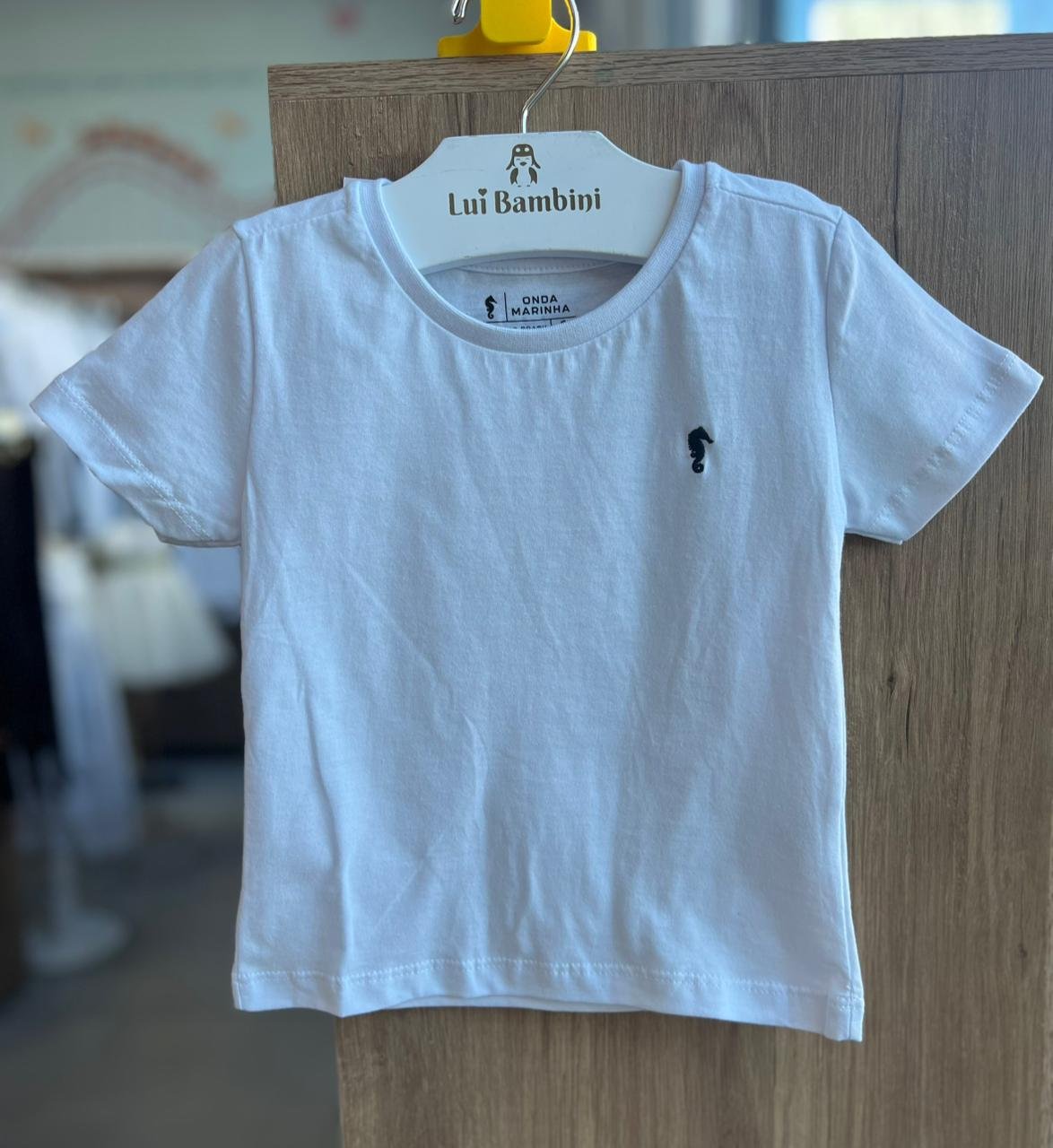CAMISETA MANGA CURTA CAVALO MARINHO BORDADO BÁSICA LISA MENINO ONDA MARINHA - BRANCO
