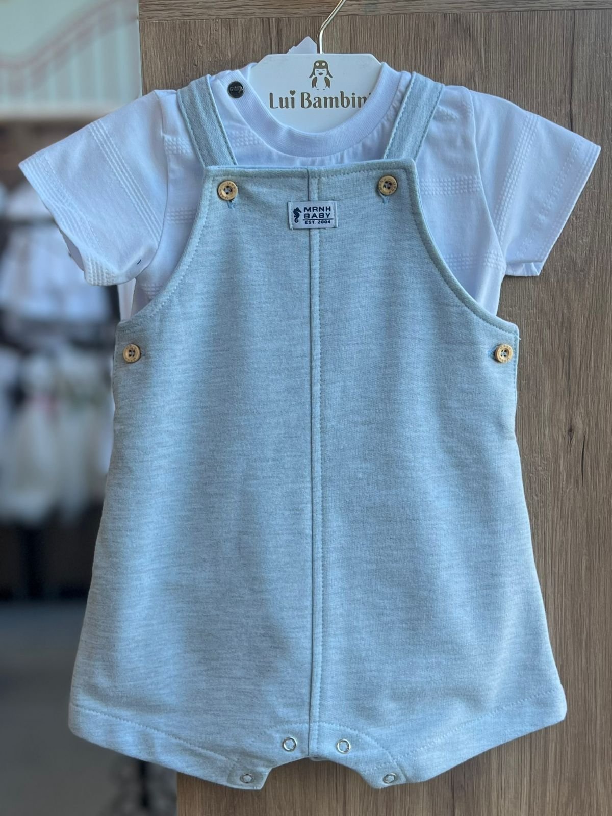 CONJUNTO CAMISETA MANGA CURTA TEXTURIZADA CAVALO MARINHO E JARDINEIRA ALÇA MENINO ONDA MARINHA - MESCLA/BRANCO