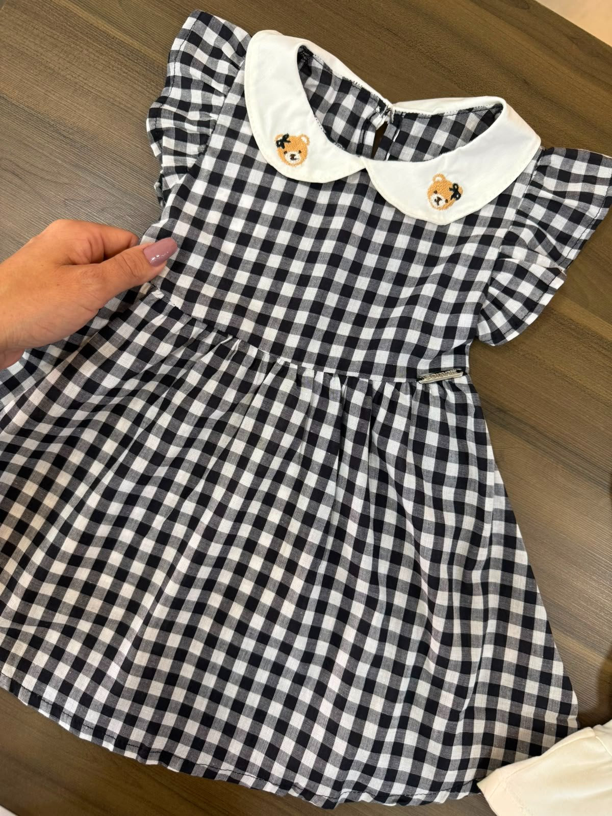 VESTIDO MANGA CURTA BABADO XADREZ URSO BORDADO PATCH MENINA SOMNII - PRETO/BRANCO