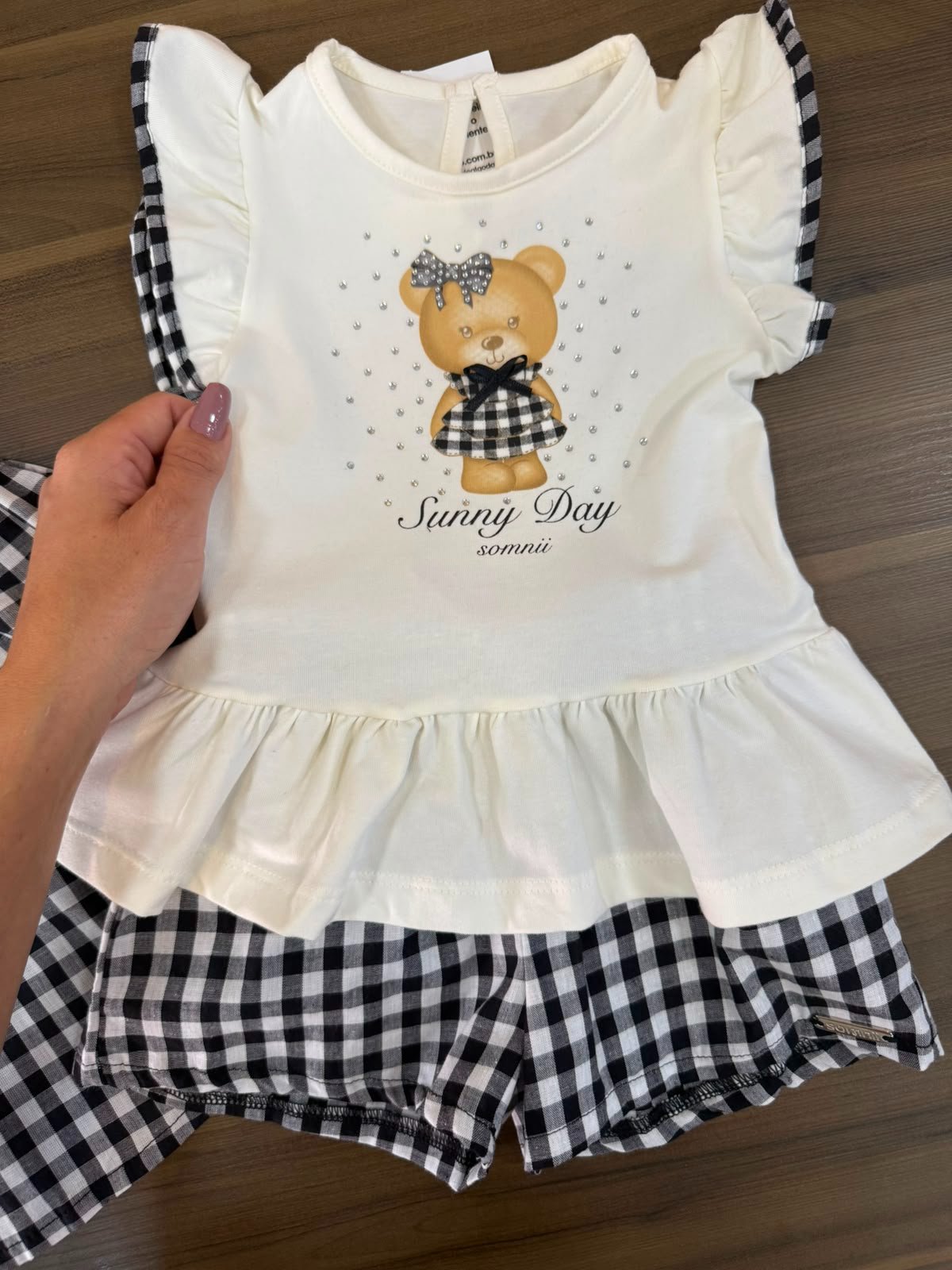 CONJUNTO BLUSA BATA MANGA CURTA BABADO URSO STRASS E SHORT XADREZ MENINA SOMNII - OFF/PRETO