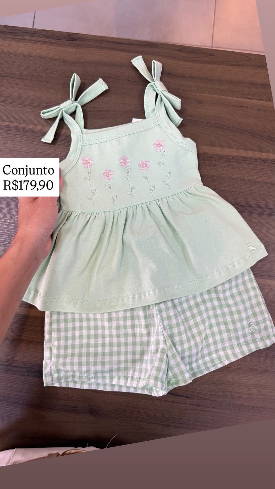 CONJUNTO BLUSA ALÇA FINA BATA FLORES BORDADAS E SHORT XADREZ MENINA SOMNII - VERDE
